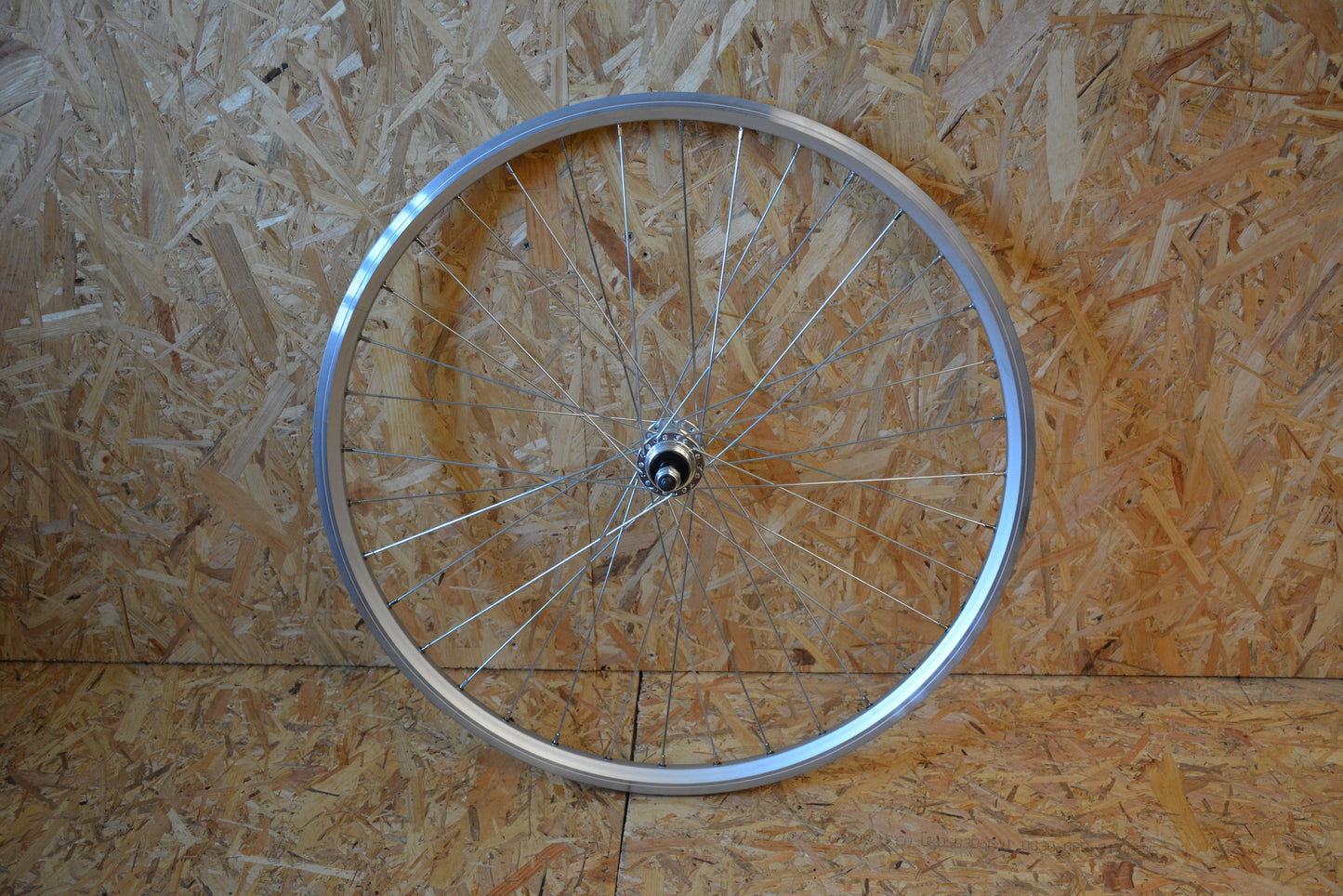 ROUE AV 28 DP AXE PLEIN